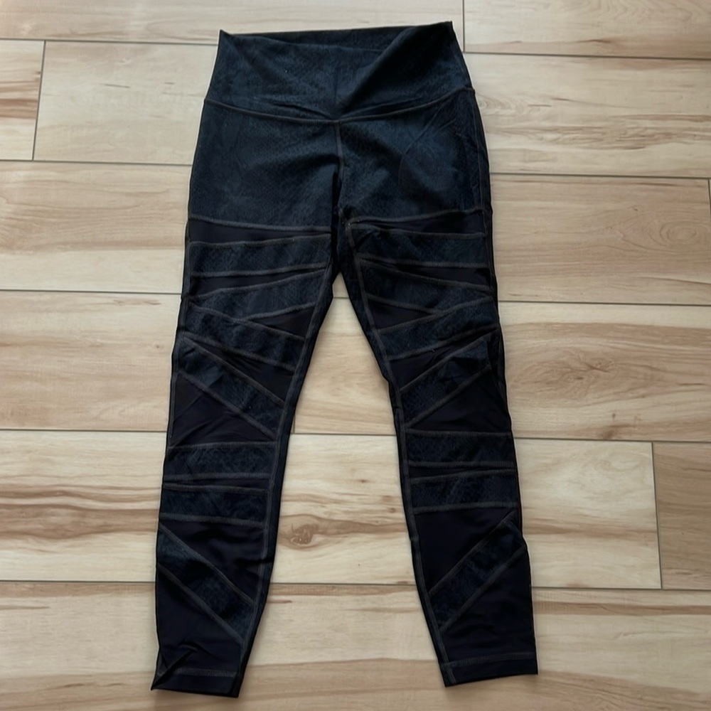 EUC Lululemon Snakeskin Mesh Leggings